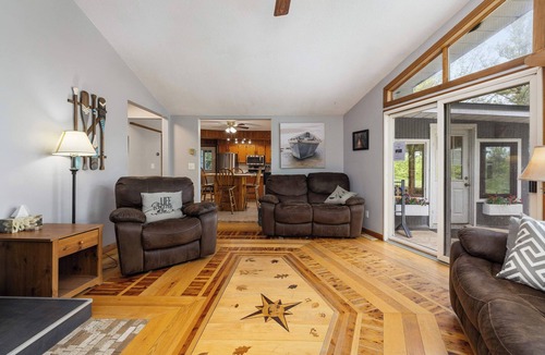 Central Frontenac Cottage | Oasis on relaxing private lake - perfect for swimming