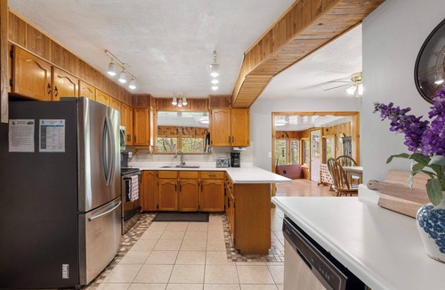 Central Frontenac Cottage | Oasis on relaxing private lake - perfect for swimming