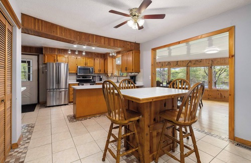 Central Frontenac Cottage | Oasis on relaxing private lake - perfect for swimming