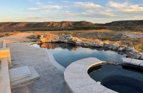 Goldsboro Cabin | Oasis Pool- Schoolie | Heated Pool and Hot Tub!