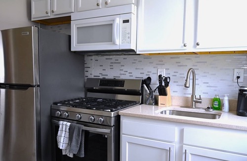 Downtown Baltimore Apartment | Oasis Properties WiFi & Parking Ok