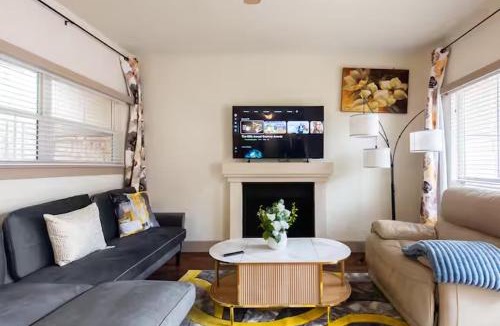 Barton Hills Apartment | Oasis Retreat237