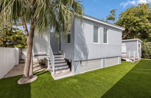 New Town House | OASIS SOUTH~Stunning 5 BR/3 Ba w/Pool!