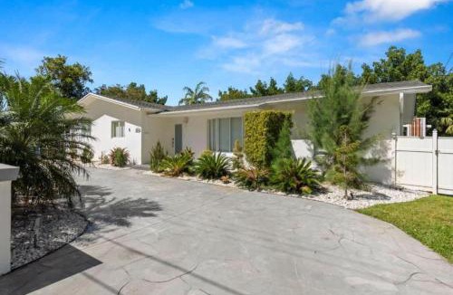 Ojus House | Oasis Tropical Villa Glamhomes