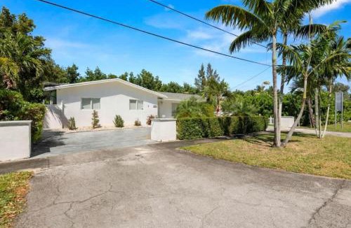 Ojus House | Oasis Tropical Villa Glamhomes