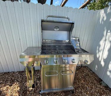 West Park House | Oasis Yard -Pool-Jets-Game Room-BBQ-Relaxing
