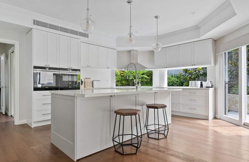 Oatley House | Oatley Escape with Pool Relax in Style & Elegance