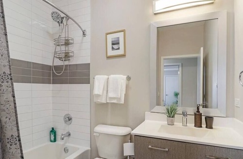 Forestview Apartment | OB257 Luxurious 1BR Apt in Oakbrook