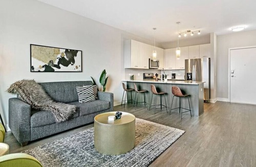 Forestview Apartment | OB5 Oakbrook Charm: 2BR Sanctuary with Parking