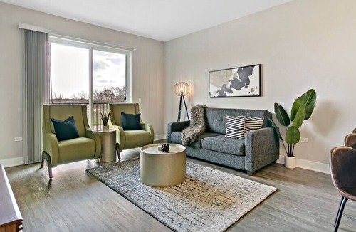Forestview Apartment | OB5 Oakbrook Charm: 2BR Sanctuary with Parking