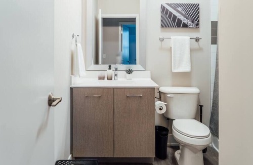 Forestview Apartment | OB6 Elegant & Spacious 2-Unit Cluster Apt in Oakbrook