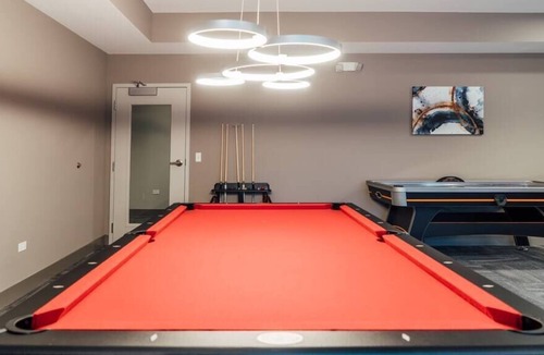 Forestview Apartment | OB6 Elegant & Spacious 2-Unit Cluster Apt in Oakbrook