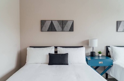 Forestview Apartment | OB6 Elegant & Spacious 2-Unit Cluster Apt in Oakbrook