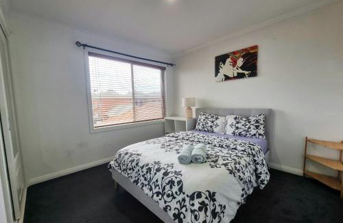 Newport House | Oberon home