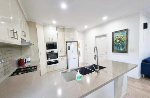 Newport House | Oberon home