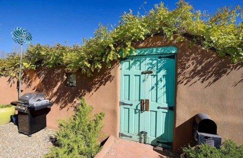 Santa Fe House | Obi's Adobe, .5 to The Railyard, Stylish 2 Bedroom Adobe, Dog Friendly