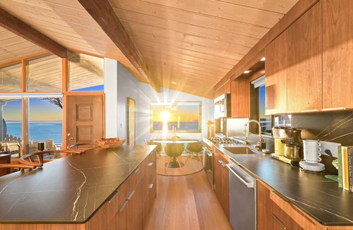 Blaine House | Obsidian - Beachfront Mid-Century Modern with Sauna and Air Conditioning