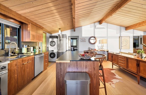 Blaine House | Obsidian - Beachfront Mid-Century Modern with Sauna and Air Conditioning