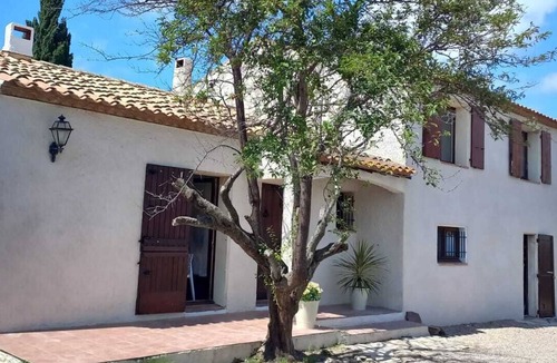 Vinassan House | Occitan villa with swimming pool 15 minutes from the sea. Pets allowed