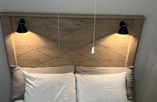 Hollywood Cabin | ocean and boardwalk retreat