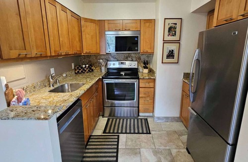 Kahana Condo | OCEAN and MOUNTAIN view corner 2 bdrm unit - Royal Kahana 220