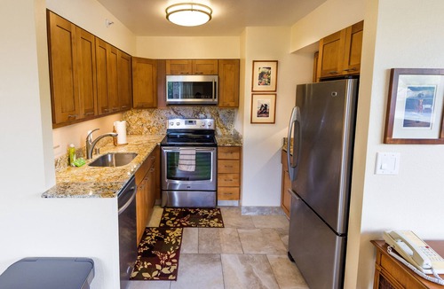 Kahana Condo | OCEAN and MOUNTAIN view corner 2 bdrm unit - Royal Kahana 220