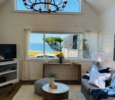 Bodega Bay Villa | Ocean and Sunset Views - Cliff Side Cottage