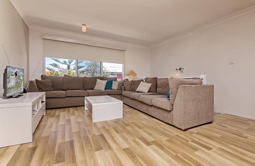 Anna Bay House | Ocean Avenue, 55