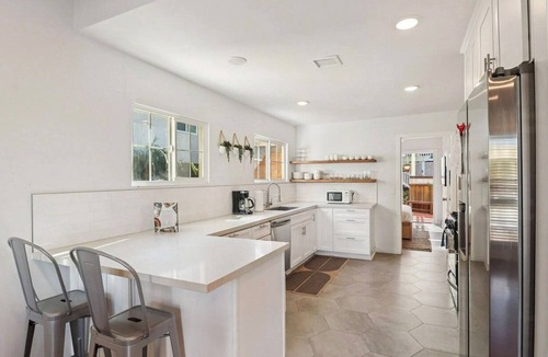 Ocean Beach House | Ocean Beach Compound, Walk to Beach, Sleeps 19