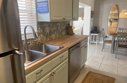 Marineland Acres House | Ocean Beach Cottage