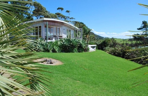Whangarei Heads House | Ocean Beach Hideaway + Chalet