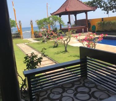 Banjartegehe House | Ocean Beachfront Villa Dini