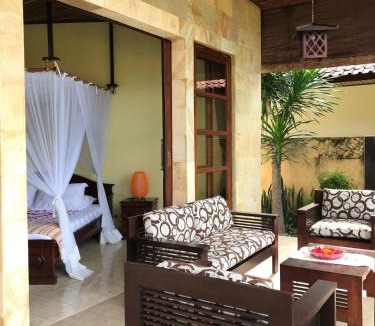 Banjartegehe House | Ocean Beachfront Villa Dini