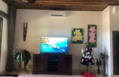 Banjartegehe House | Ocean Beachfront Villa Dini