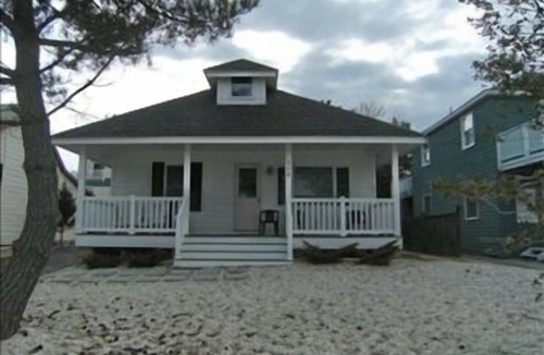 Ship Bottom Cottage | Ocean block cottage -pet friendly
