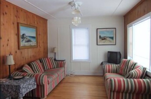 Ship Bottom Cottage | Ocean block cottage -pet friendly