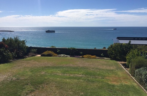 Penneshaw House | Ocean Blue KI. Absolute ocean front, free WiFi