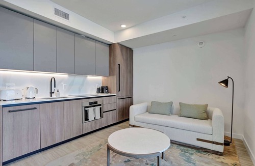 North Beach Condo | Ocean Breeze 1BR | Balcony, Pool & Gym in 72 Park