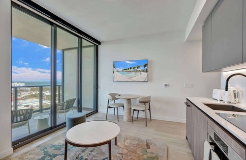 North Beach Condo | Ocean Breeze 1BR | Balcony, Pool & Gym in 72 Park