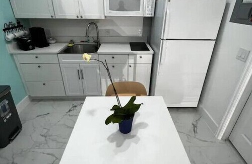Lake Ridge Apartment | Ocean Breeze * 5 min to Beach *