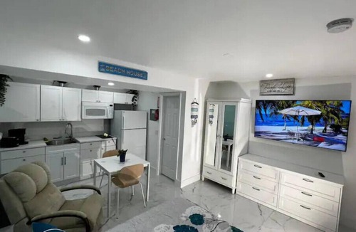 Lake Ridge Apartment | Ocean Breeze * 5 min to Beach *