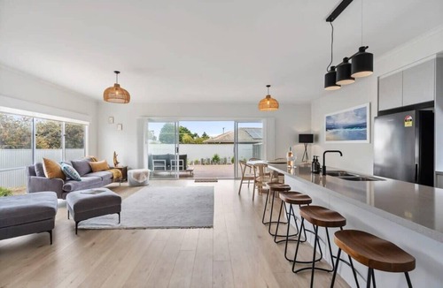 Middleton House | Ocean Breeze 57 Padman Crs Middleton