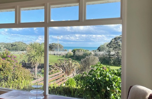 Gisborne House | Ocean Breeze at Wainui