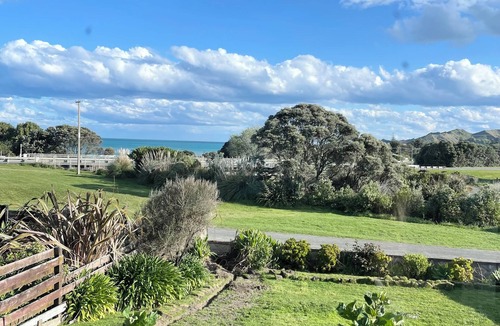 Gisborne House | Ocean Breeze at Wainui