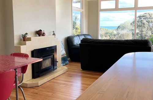 Gisborne House | Ocean Breeze at Wainui