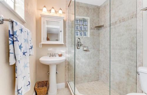 O'byrne House | Ocean Breeze Beach Bungalow