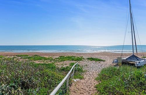 O'byrne House | Ocean Breeze Beach Bungalow