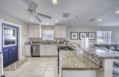 O'byrne House | Ocean Breeze Beach Bungalow