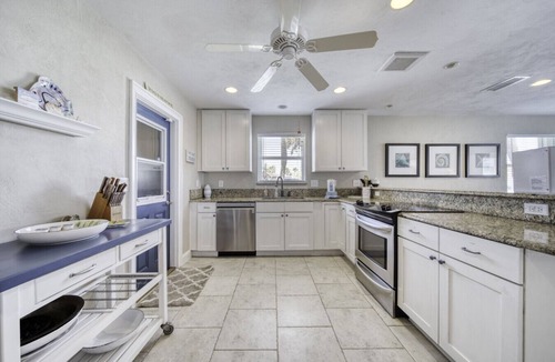 O'byrne House | Ocean Breeze Beach Bungalow