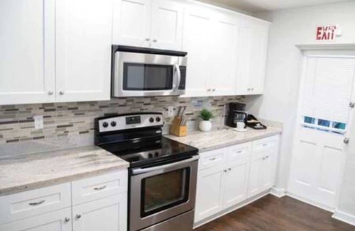 South Lake House | Ocean Breeze Bungalow 4BR 2BA W/Pool